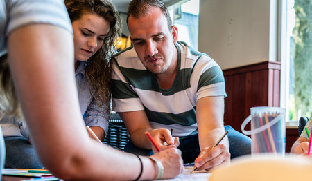 11 tips om jong en oud te betrekken bij een kliederkerk