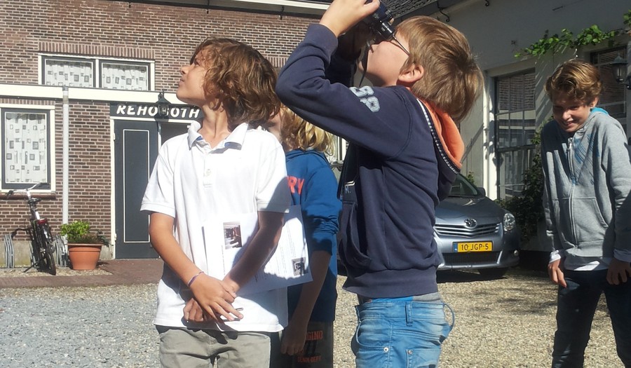 Met kinderen van school de kerk ontdekken