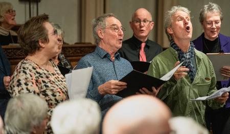 Samengaan met buurgemeente houdt kerkdeuren in Jisp open