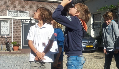 Met kinderen van school de kerk ontdekken