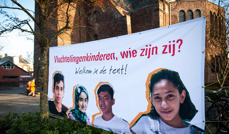 Jongeren vroeg hun bed uit voor vluchtelingenkinderen in Griekenland