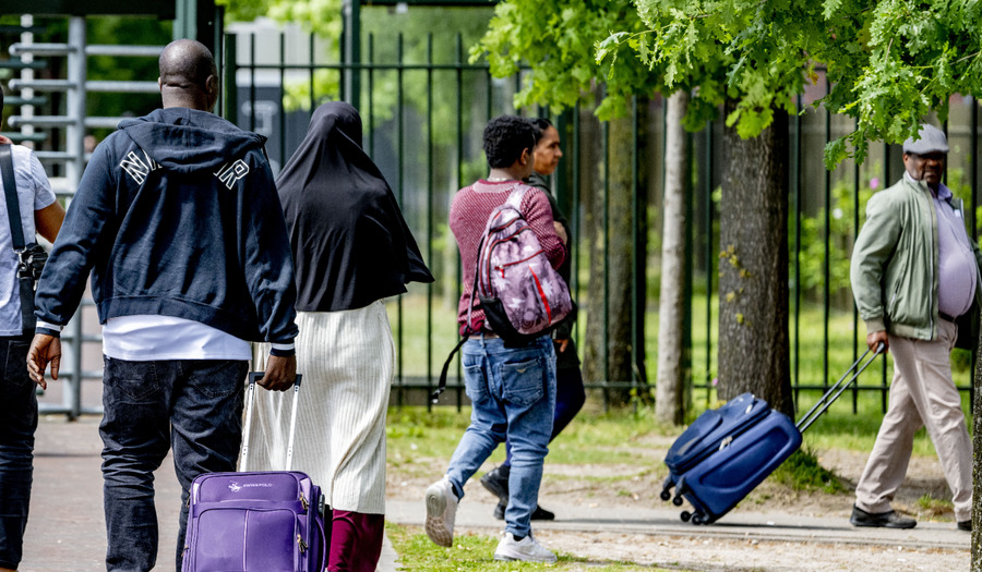 Maak asielopvang kleinschalig en betrek de kerken erbij