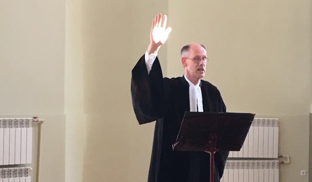 Wat als de predikant afwezig is door ziekte, verlof of vacaturetijd?