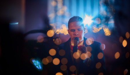 Lied: Je draagt het niet alleen (met Matthijn Buwalda)