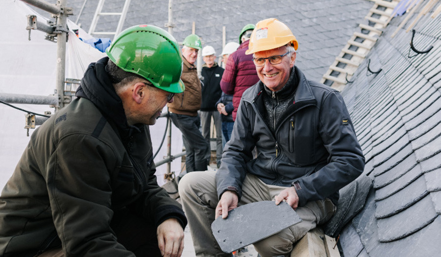 Samen de schouders eronder voor een nieuw kerkdak in Benschop 