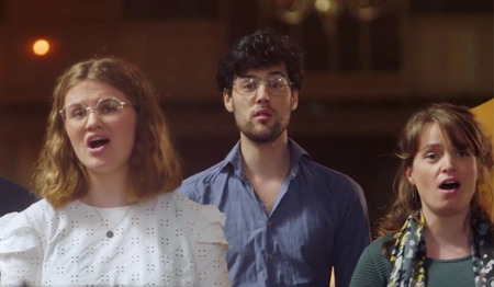 Lied 473: Er is een roos ontloken (met tekst en video)