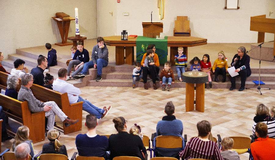 Bijbel centraal in kliederkerk