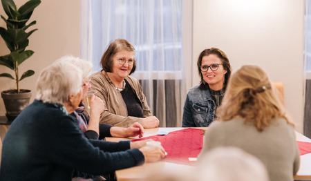 Nieuwe editie van Proeven & Praten helpt gemeenten in gesprek over vooroordelen 