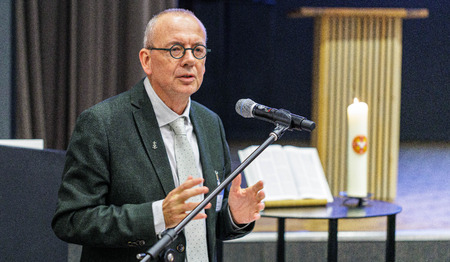 Kerkelijk werker krijgt civielrechtelijke positie