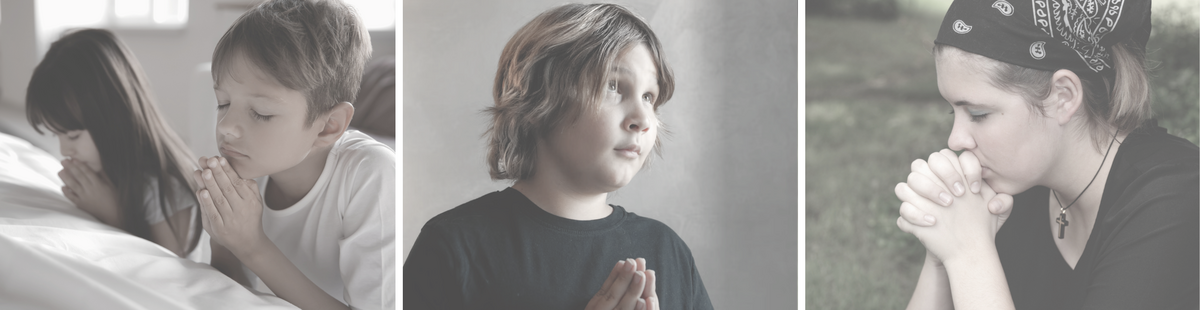 bidden met schoolkinderen