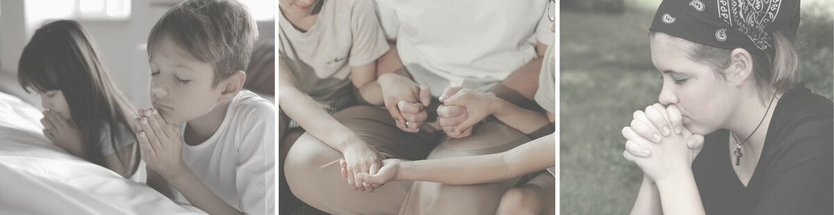 bidden met schoolkinderen